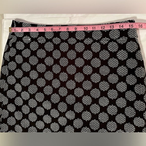 Ann Taylor LOFT black-and-white geometric print mini skirt size 4 - Picture 7 of 8